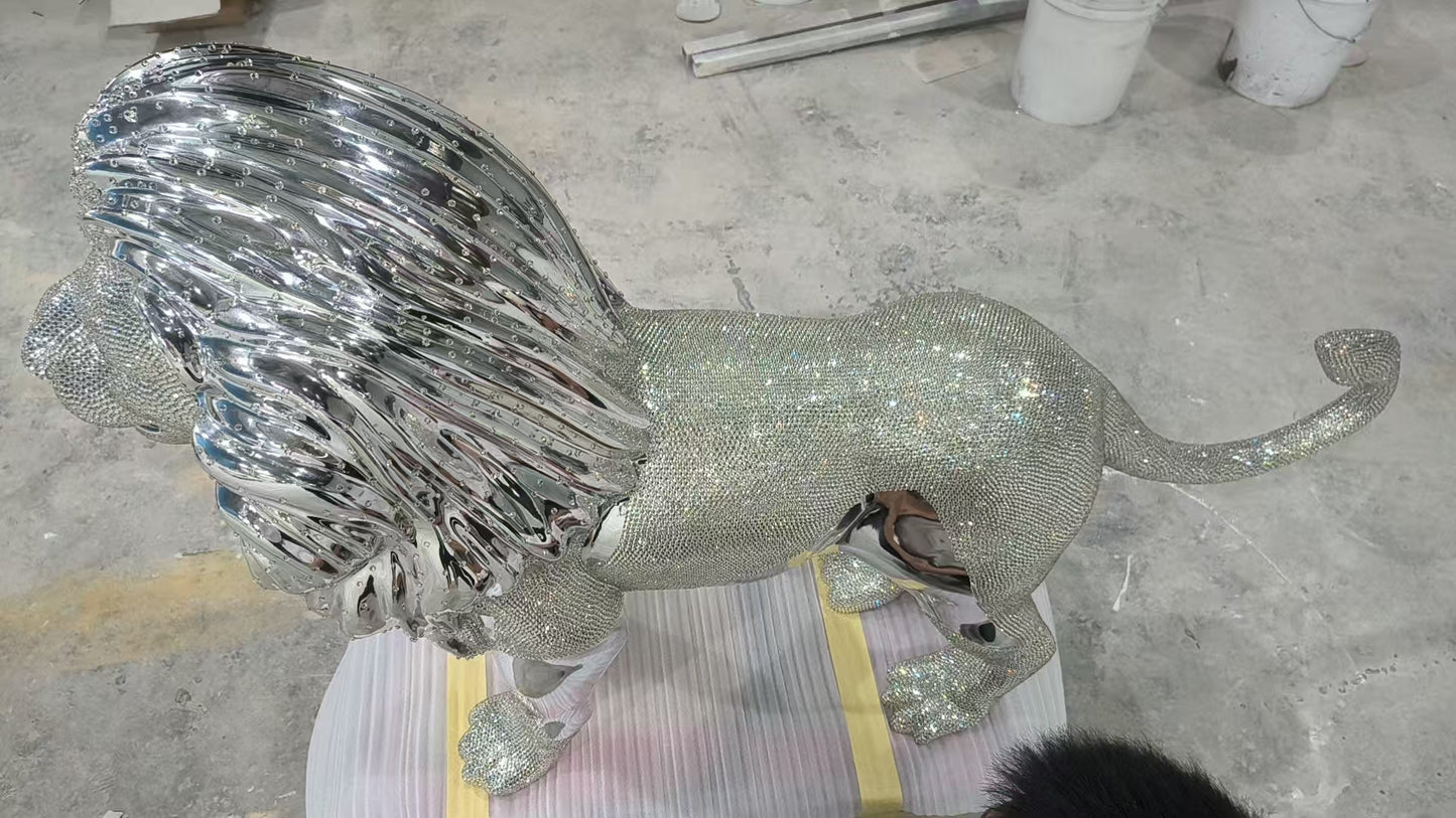 Swarovski effect big diamond Lion