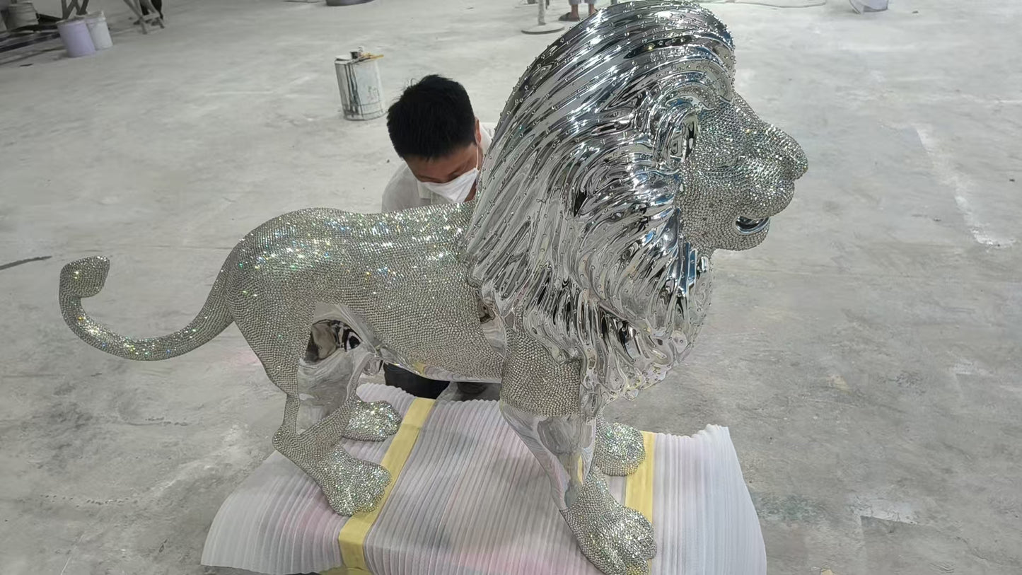 Swarovski effect big diamond Lion