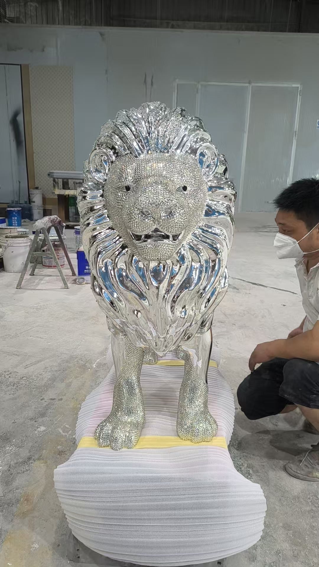 Swarovski effect big diamond Lion