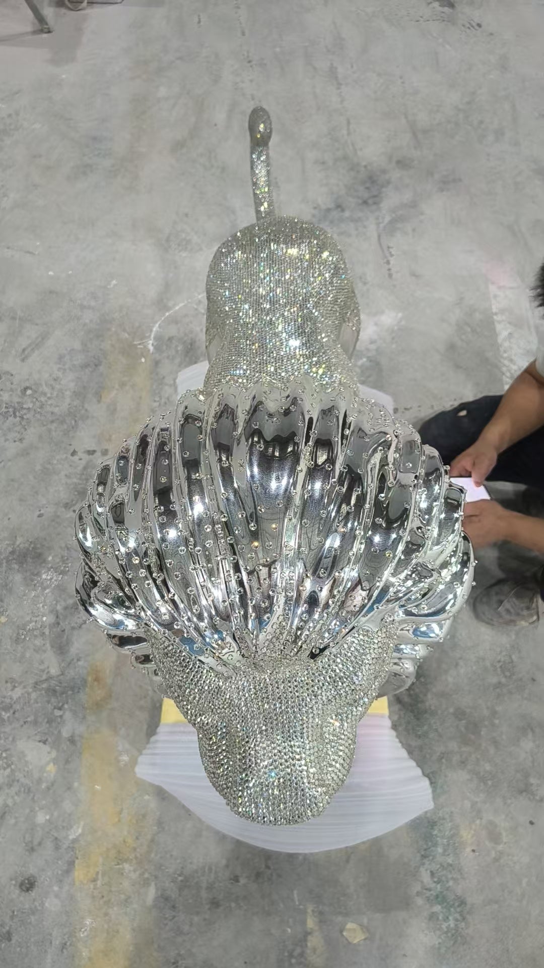 Swarovski effect big diamond Lion